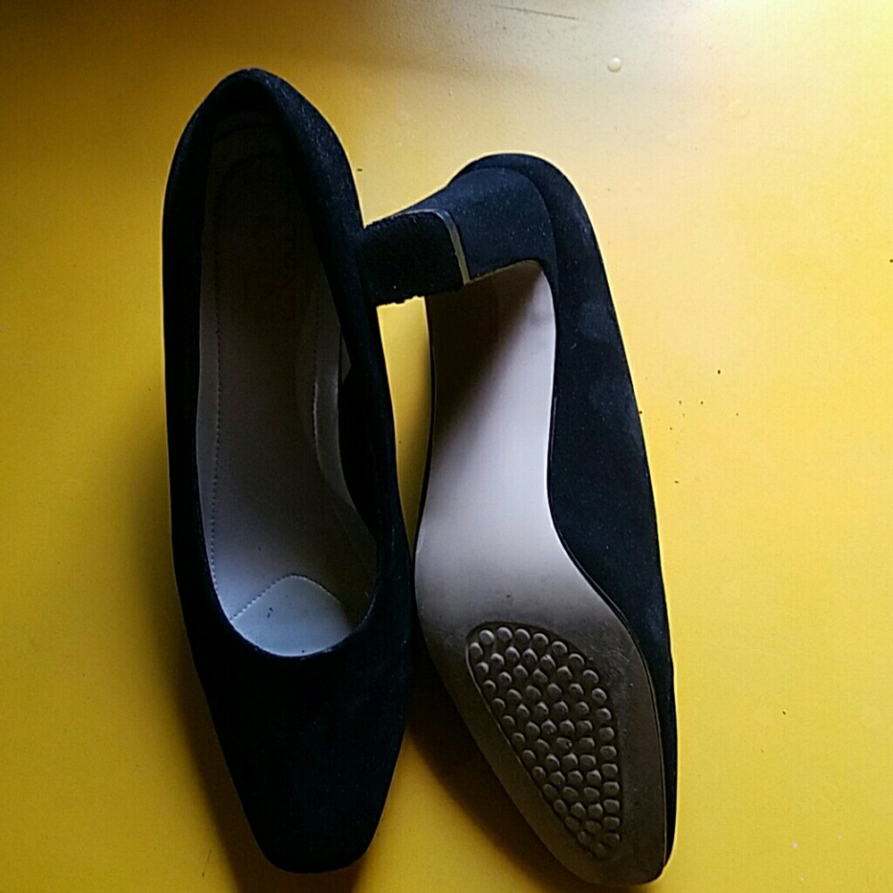 Shoes - Picture 2 of 3